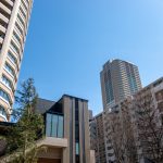 下から見たタワーマンション