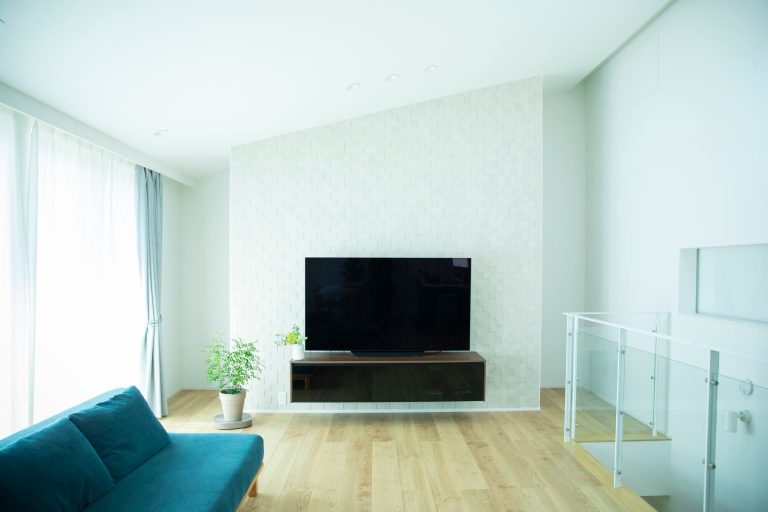 開放感のある勾配天井の魅力とは? 家族みんなが暮らしやすいプラン例を紹介 白い勾配天井