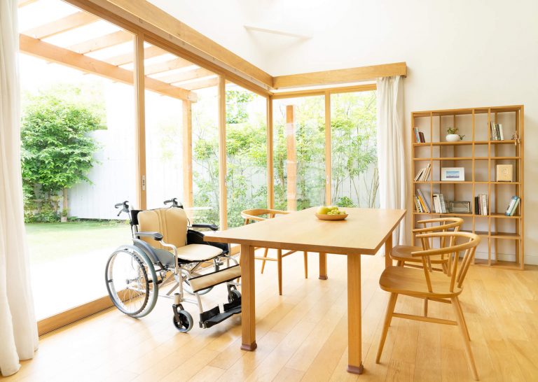 車いすでも快適に過ごせるリビング
