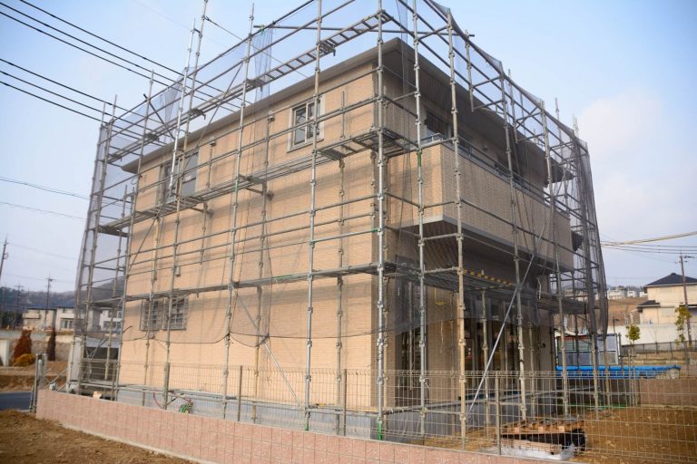 建築中の軽量鉄骨住宅