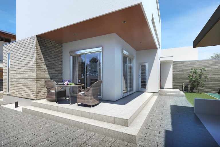 白壁のコンクリート住宅