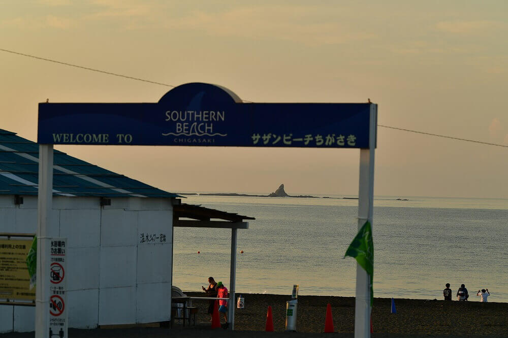 夕暮れ時のサザンビーチちがさき
