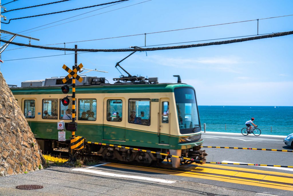 江ノ電と海